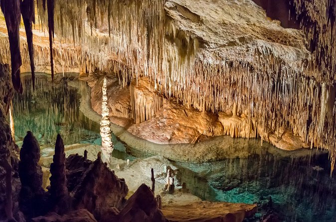 Cayman Crystal Caves & Pedro St James Castle or Botanical Garden - Booking details worth checking
