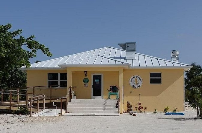 CaymanVisitor Hide & Seek GeoTour Self-Drive Tour - Who will enjoy this Cayman treasure hunt
