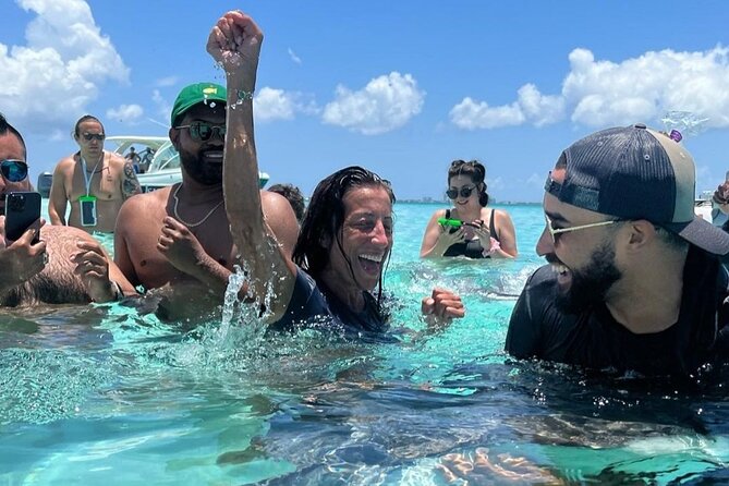 Private Boat Charter in Cayman Islands - A private boat makes Grand Cayman easier