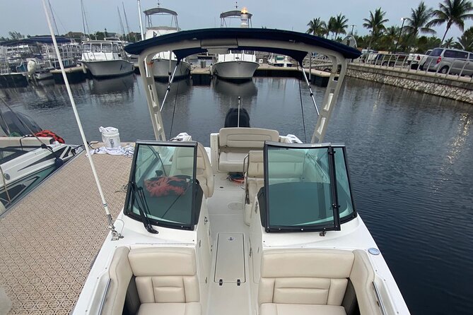 Private boat charter in Grand Cayman - Starfish Point for a slower stop