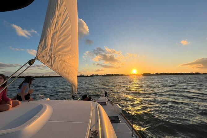 Private Luxury Catamaran Tour to Stingray City and Snorkel - Your final stop lets you choose reef time or a beach bar