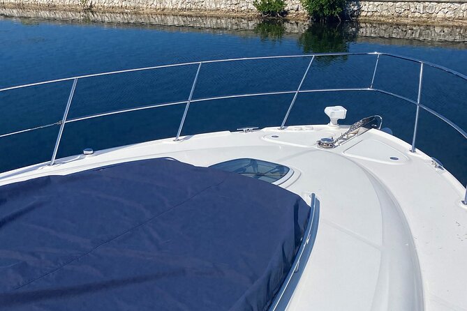 Private Yacht 48 ft Sting Ray City, Snorkel & Starfish Beach - Why the 48-foot Sea Ray changes the day